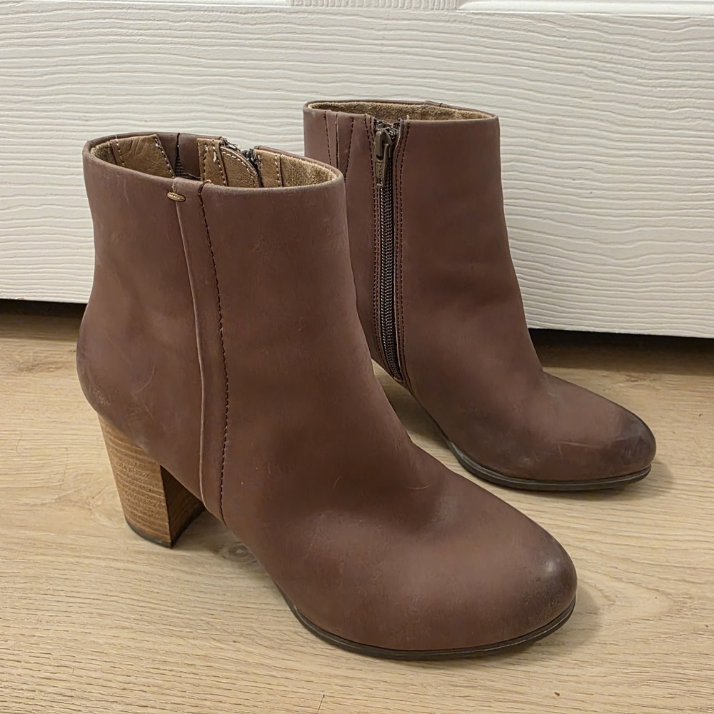 Vionic Brown Leather Block Heel Going Out Comfort Kennedy Ankle Boots Size 7.5 - Picture 2 of 8